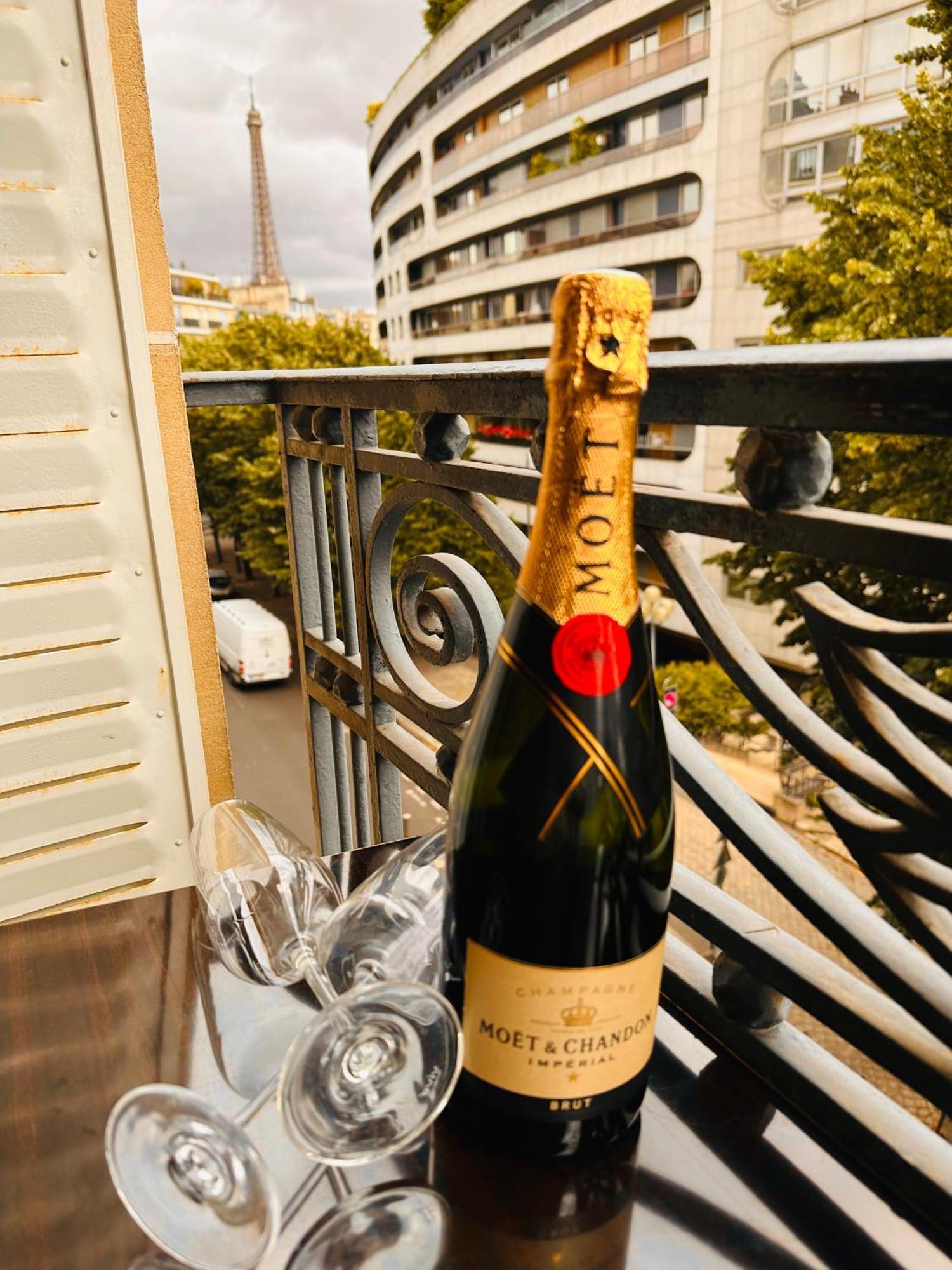 Cosy Appartement Avec Vue Tour Eiffel Paris Eksteriør billede